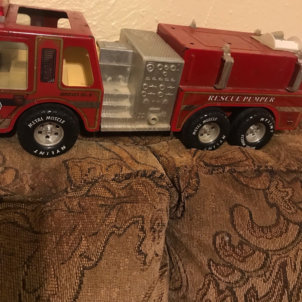 Vintage Metal fire truck r/ rescue  pumper 18  X 7